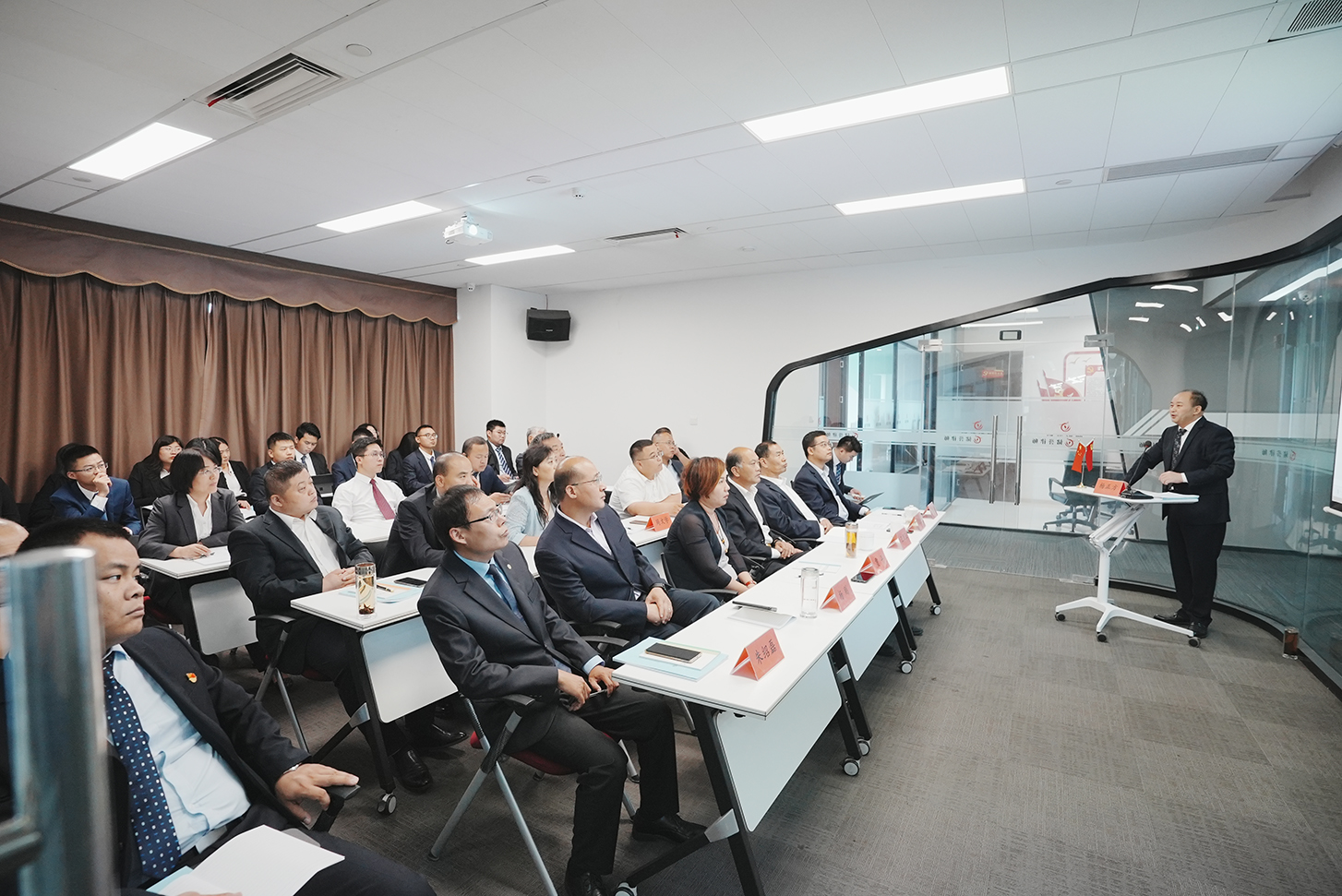 1627356657437844.jpg 全体 主任在左边调小.jpg