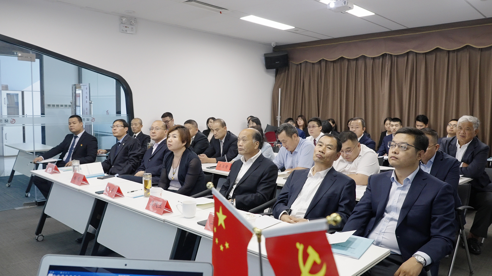 1627356745491336.jpg 右侧拍 孙书记在前面调小.jpg