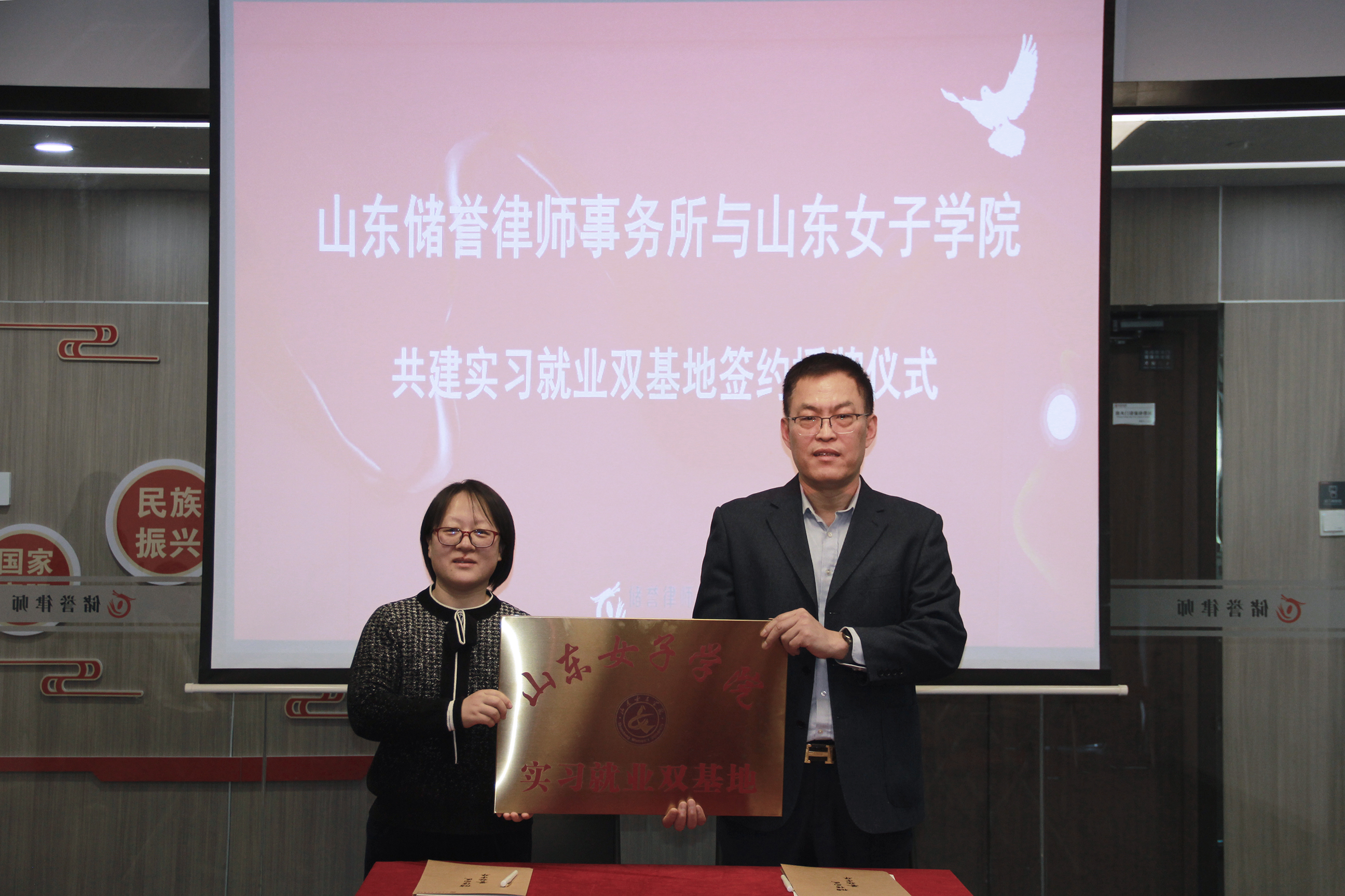 1708487420519621.jpg 授牌仪式·.jpg