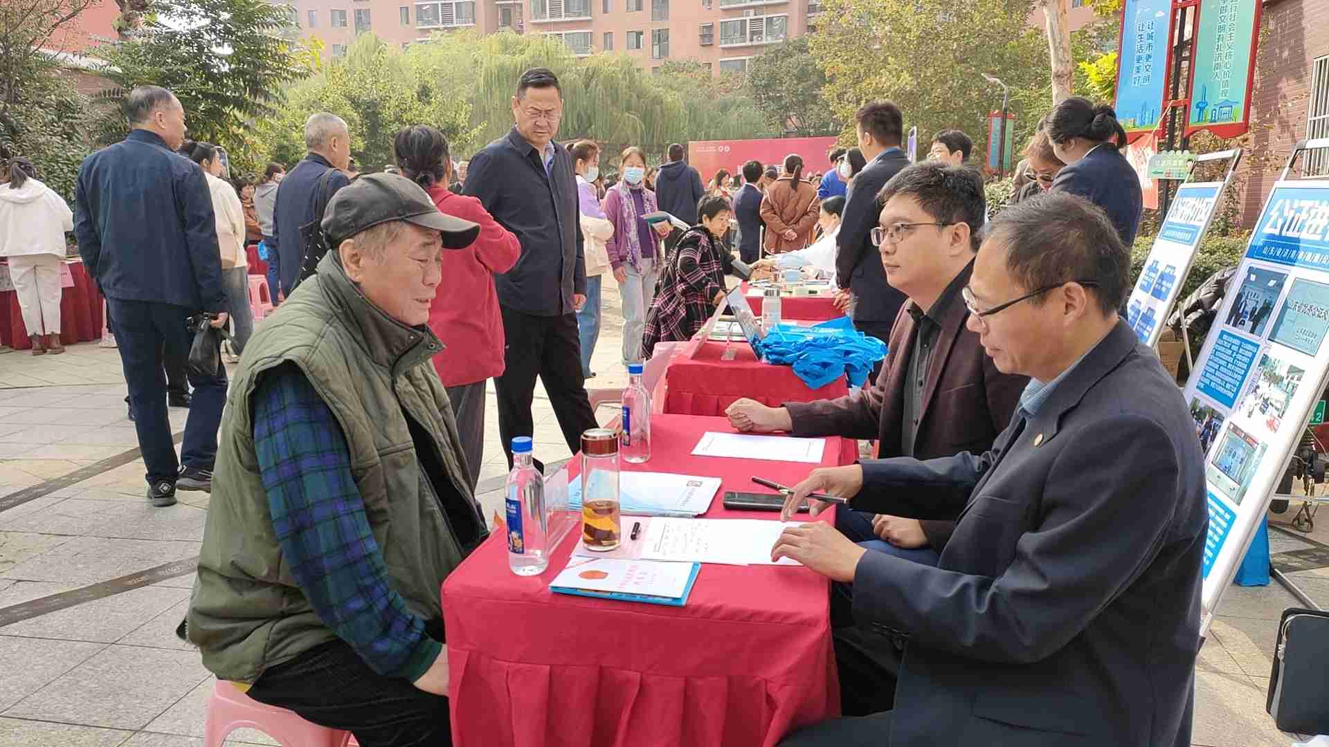 10.25 山东储誉律师事务所参加道德街街道第一届志愿服务公益市集活动 (5).jpg